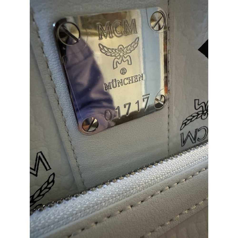 White Reversible MCM Liz Shopper In Medium Visetos - Picture 9 of 16